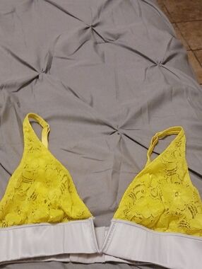 Free People Intimately Yellow Lace V Front Bra Size Small